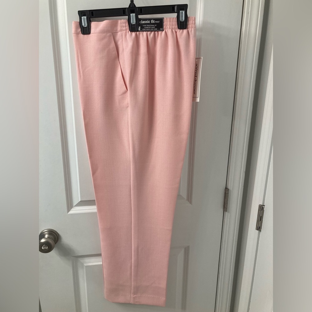 Alfred Dunner Classic fit women's Pink Pants. Short.